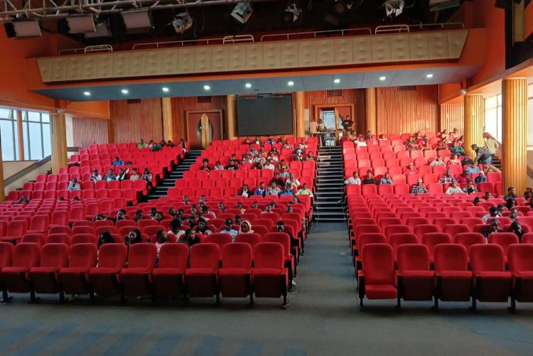 Attendance in Taifa hall seen from podium